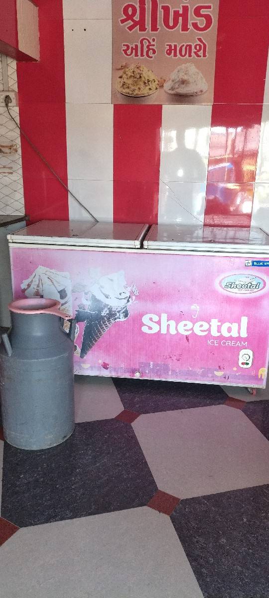 ડેરી નો સામાન વેચવાનો છે